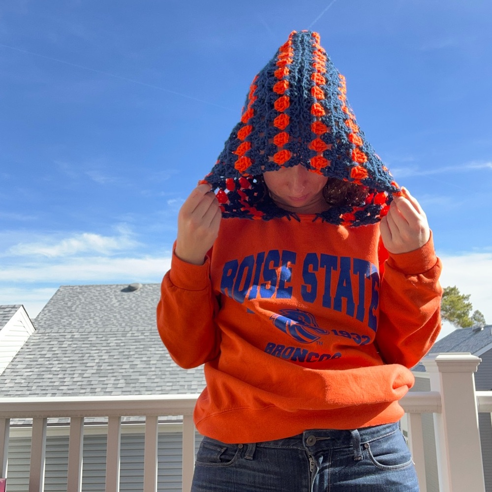 Boise‎ State Sweatshirt - Picture 4 of 5